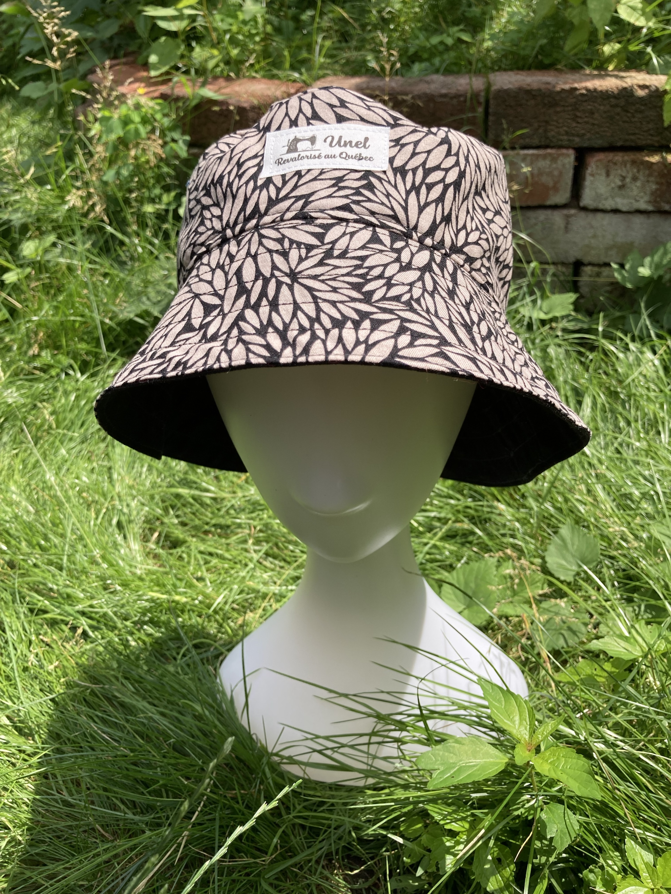 Chapeau surcyclé à motif foncé Taille M